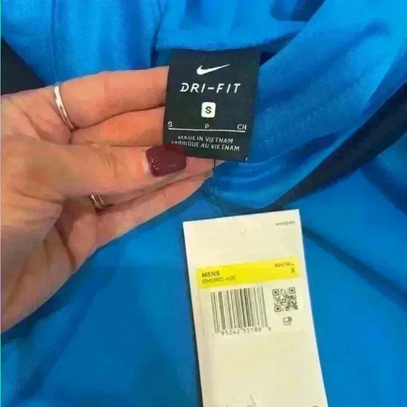 NWT Nike Dri-Fit Mens Basketball Hoodie DM0992 Loose Fit Lined Pullover Sz Small - Picture 2 of 5